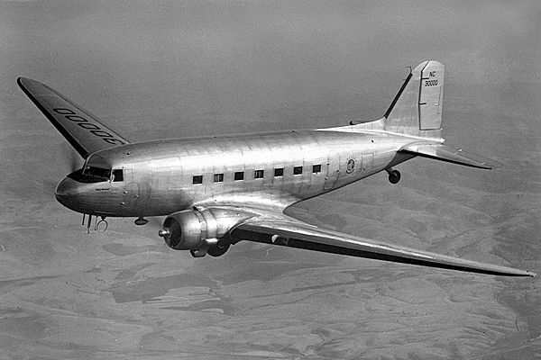 Douglas DC-3 - 1935.jpg